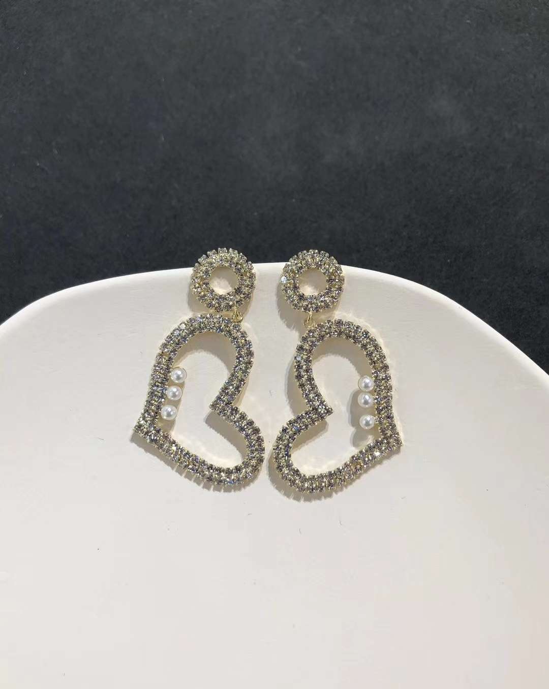 Niche design sense, heart-shaped Bean minimalist stud earrings, 2021 new trendy and simple women's small earrings and earrings details Picture