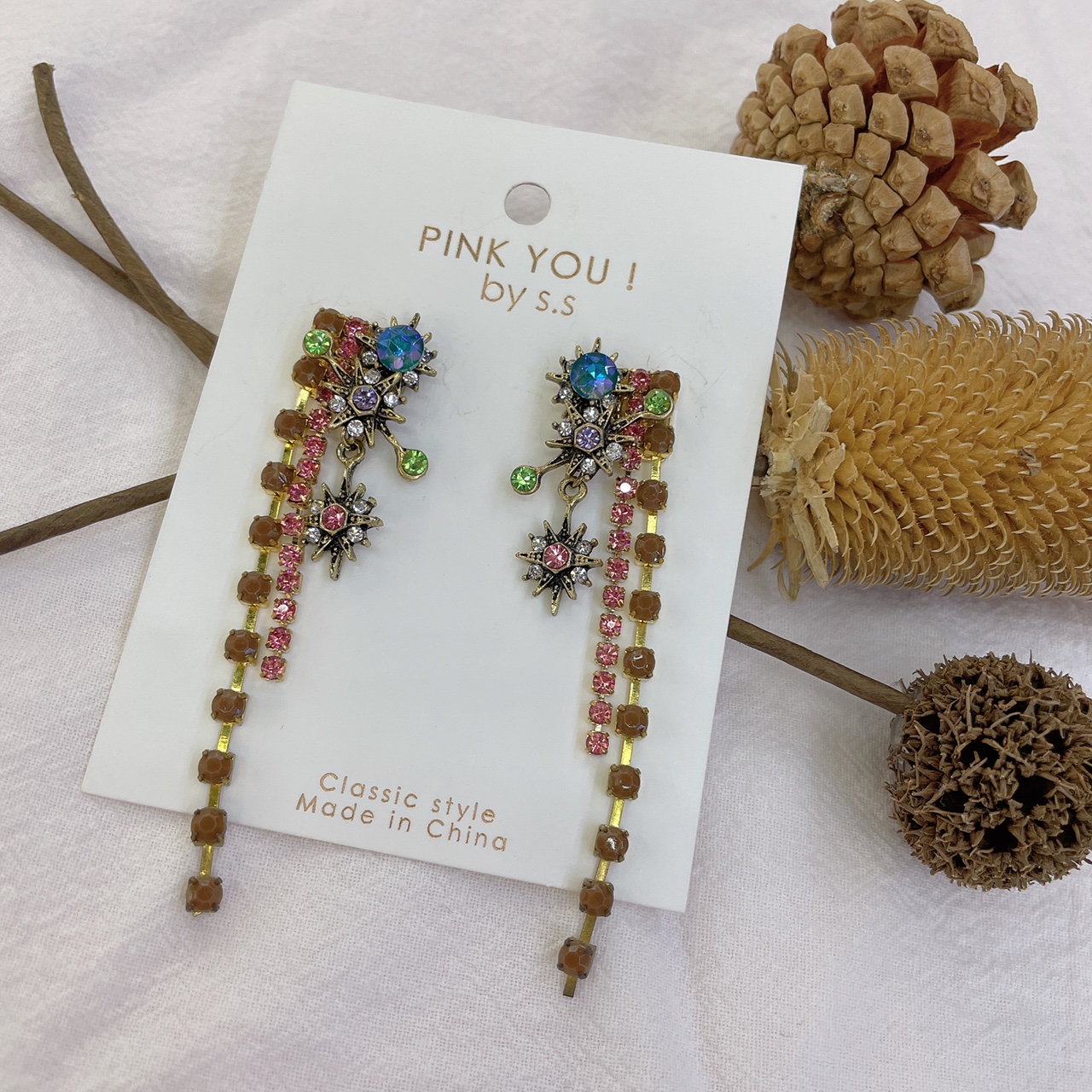 2021 new Europe and the United States long retro earrings fashion niche design sense earrings earrings show small face thumbnail