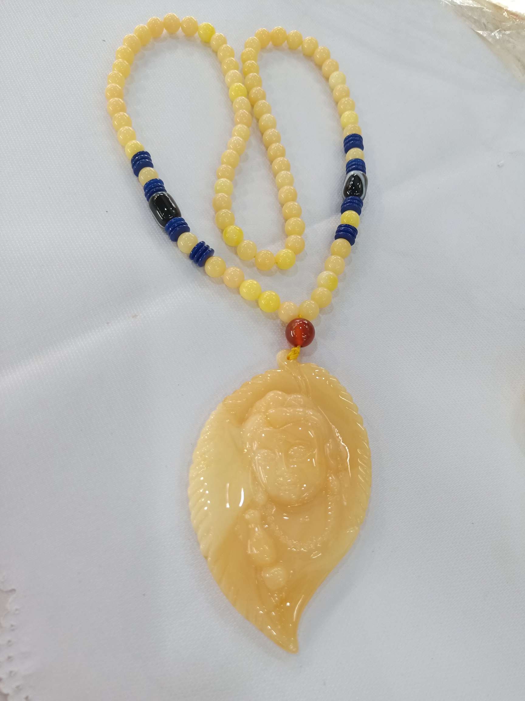 树叶型个性蜜蜡毛衣链白底实物图