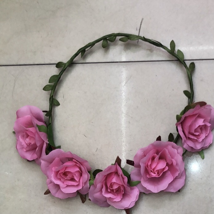 六朵玫瑰花花环节日快乐