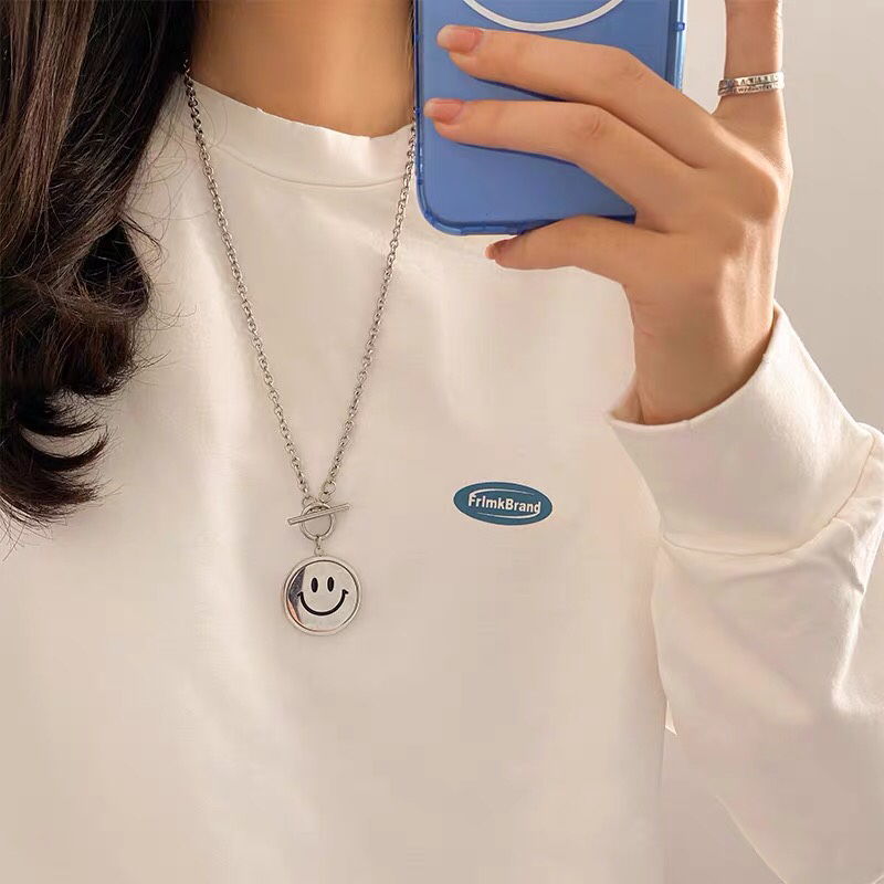 Titanium steel smiley face necklace, female hip-hop collarbone chain, trendy, simple and versatile hoodie, sweater chain accessory Application Scenario