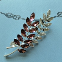 Stylish glass rhinestone alloy brooch