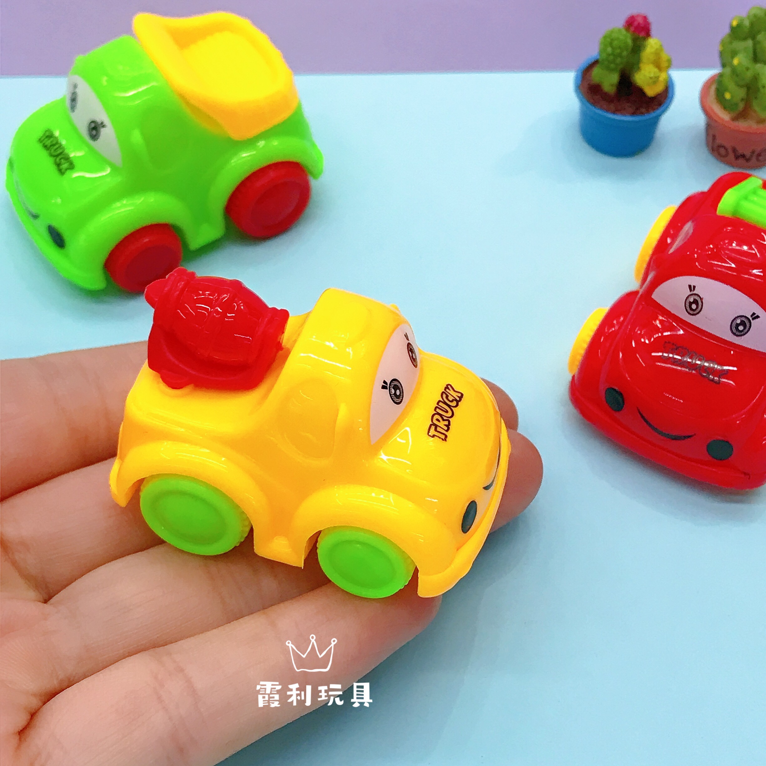 Three types of cartoon Huili engineering vehicles mixed with children's plastic toys as gifts, gacha detail image 3
