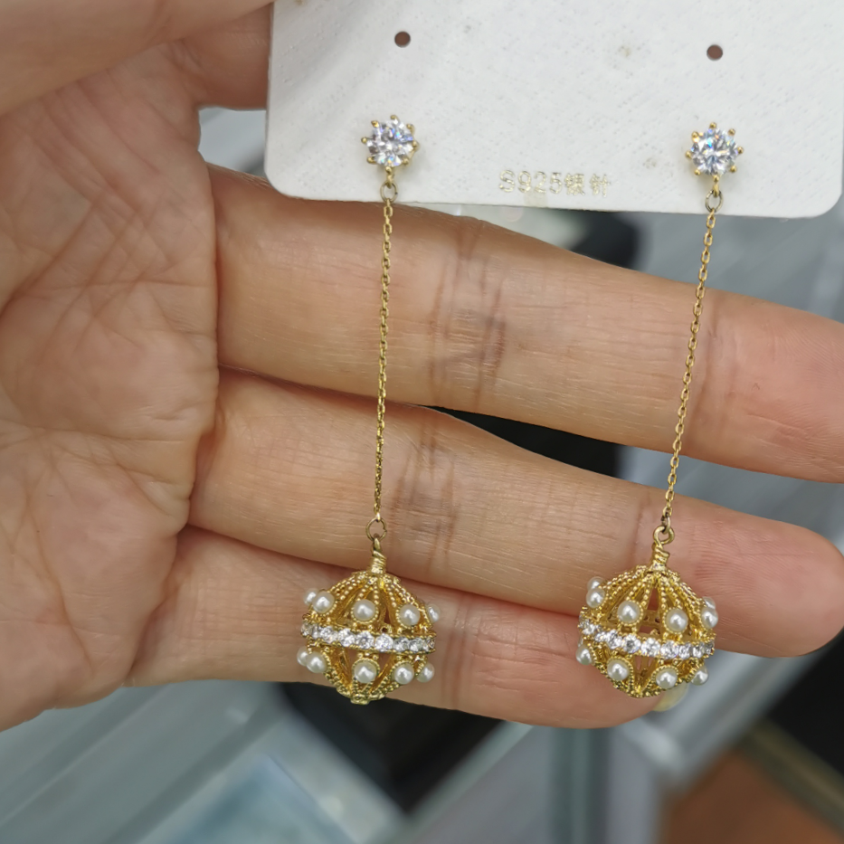 Ball ball earring hang hang
