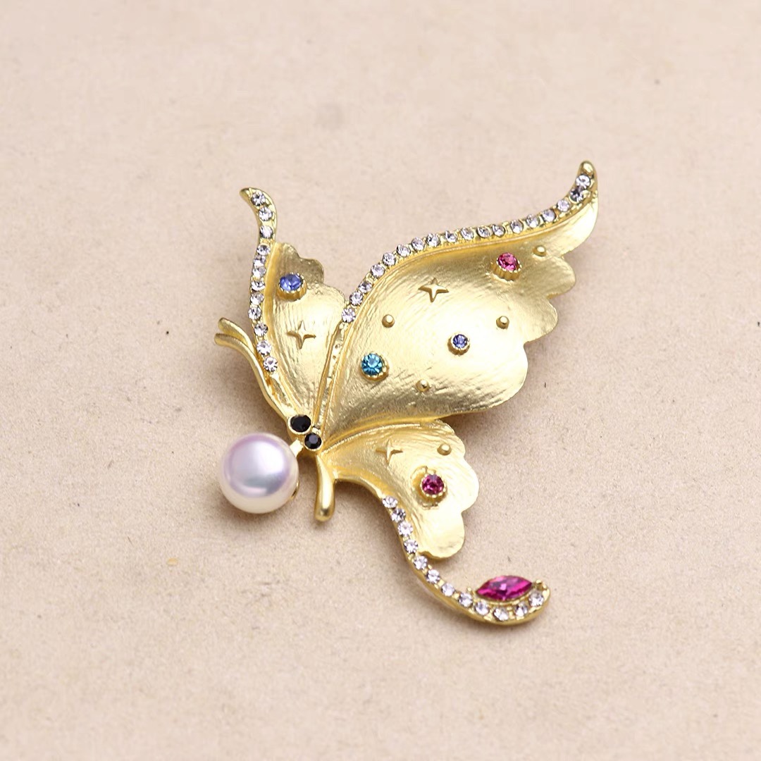Frosted Butterfly Pearl Corsage Women's fashion coat coat brooch accessory