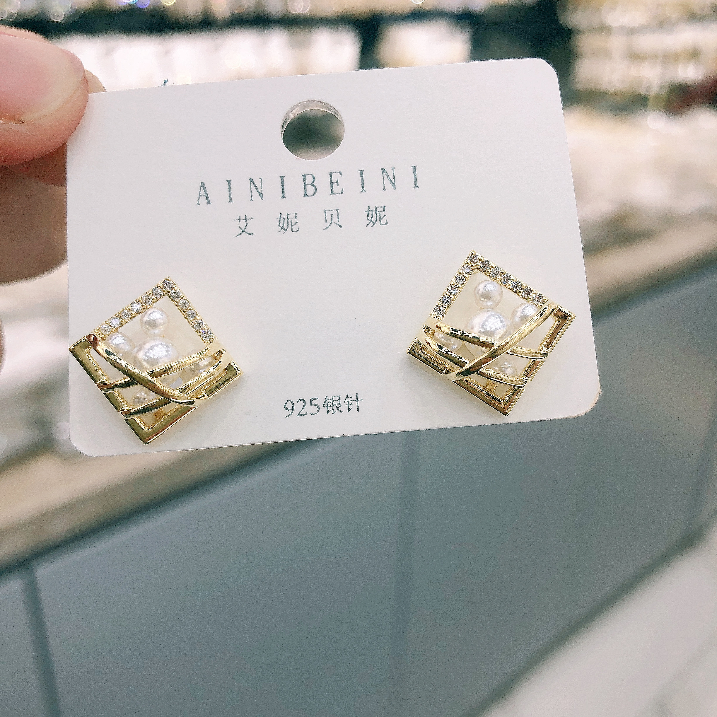 Korean diamond-shaped pearl hollowed-out earrings 2021 new style stud earrings simple, small and individual diamond-shaped trendy earrings for women Item Picture