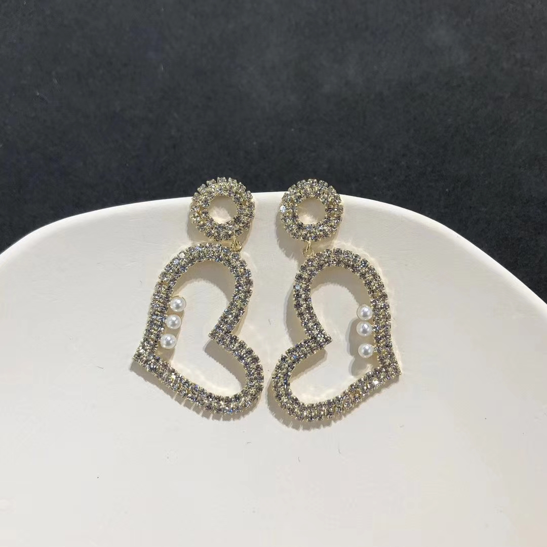 Niche design sense, heart-shaped Bean minimalist stud earrings, 2021 new trendy and simple women's small earrings and earrings