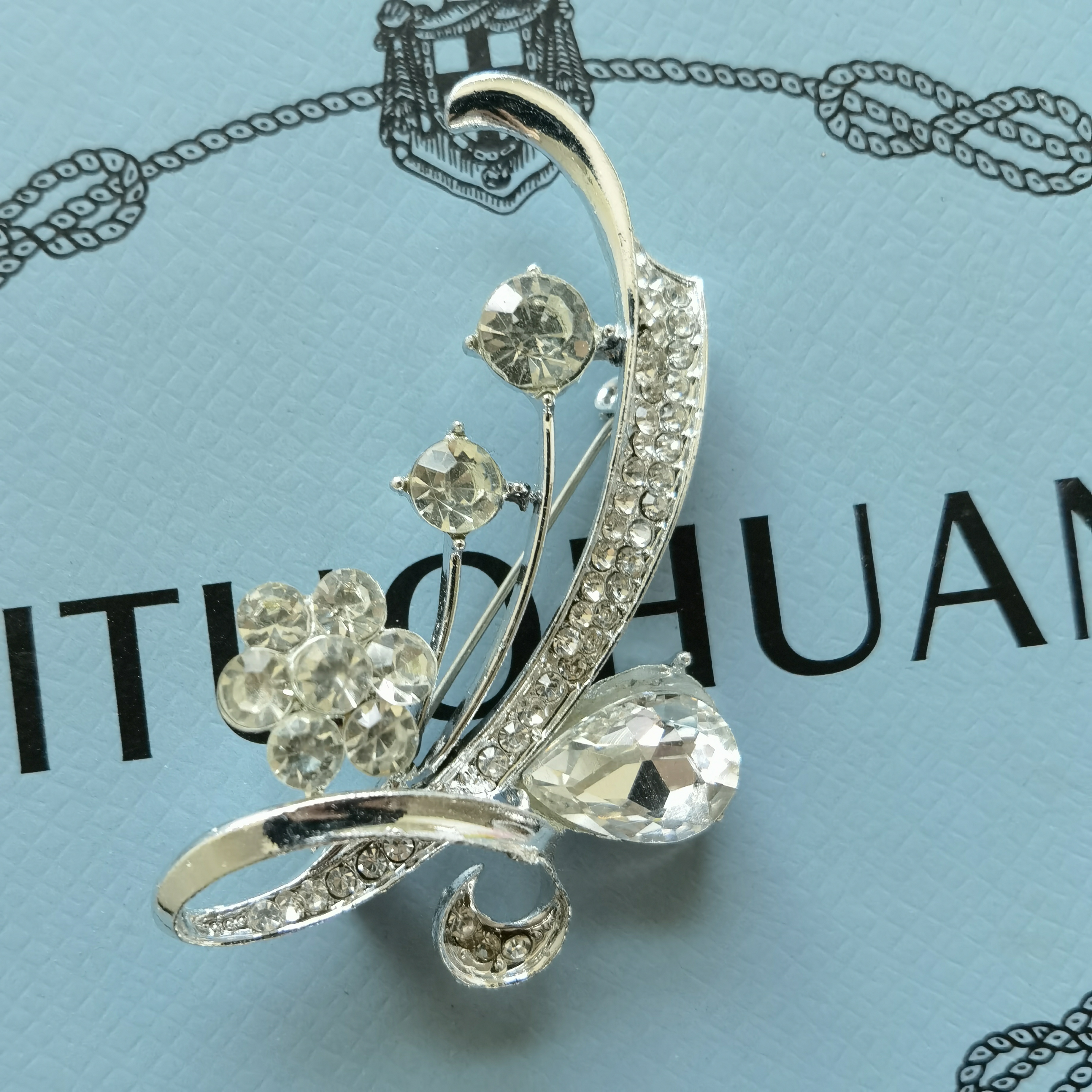 Fashion glass flower brooch alloy rhinestone ladies corsage dress coat accessories