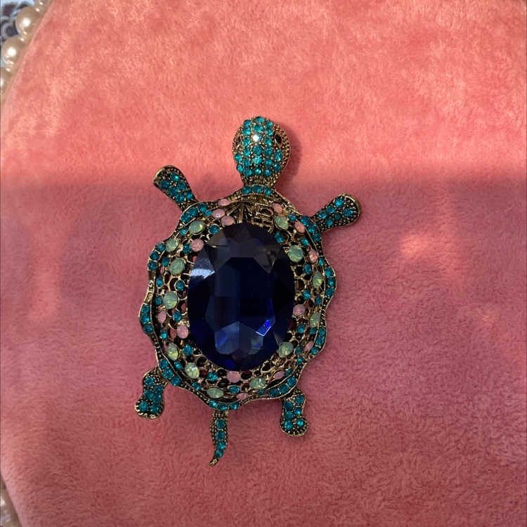 High quality crystal luxury brooch