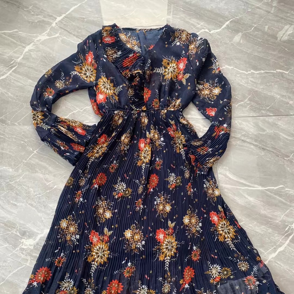 Long-sleeved dress