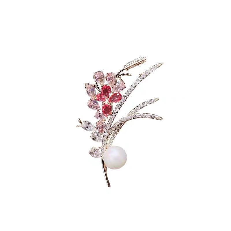Floral brooch