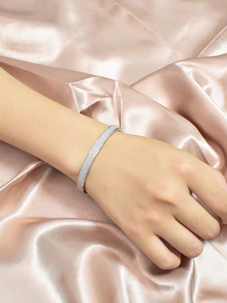Korean version matte bracelet for women, 18k rose gold titanium steel bracelet, simple and versatile accessory Specification image