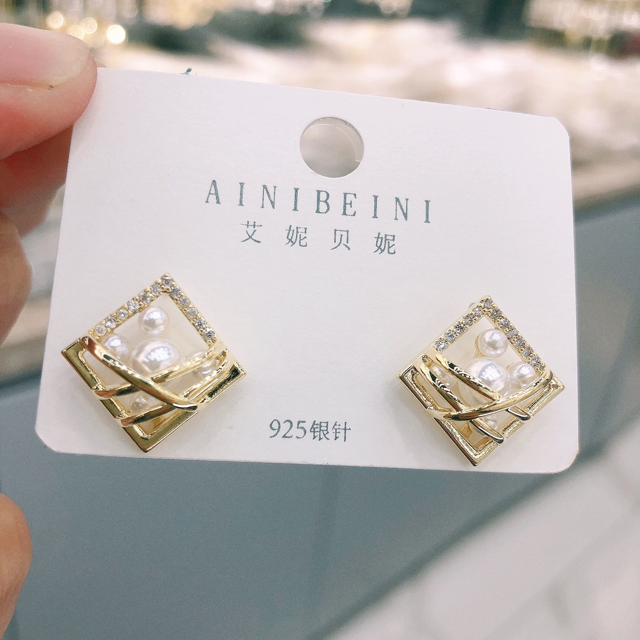 Korean diamond-shaped pearl hollowed-out earrings 2021 new style stud earrings simple, small and individual diamond-shaped trendy earrings for women