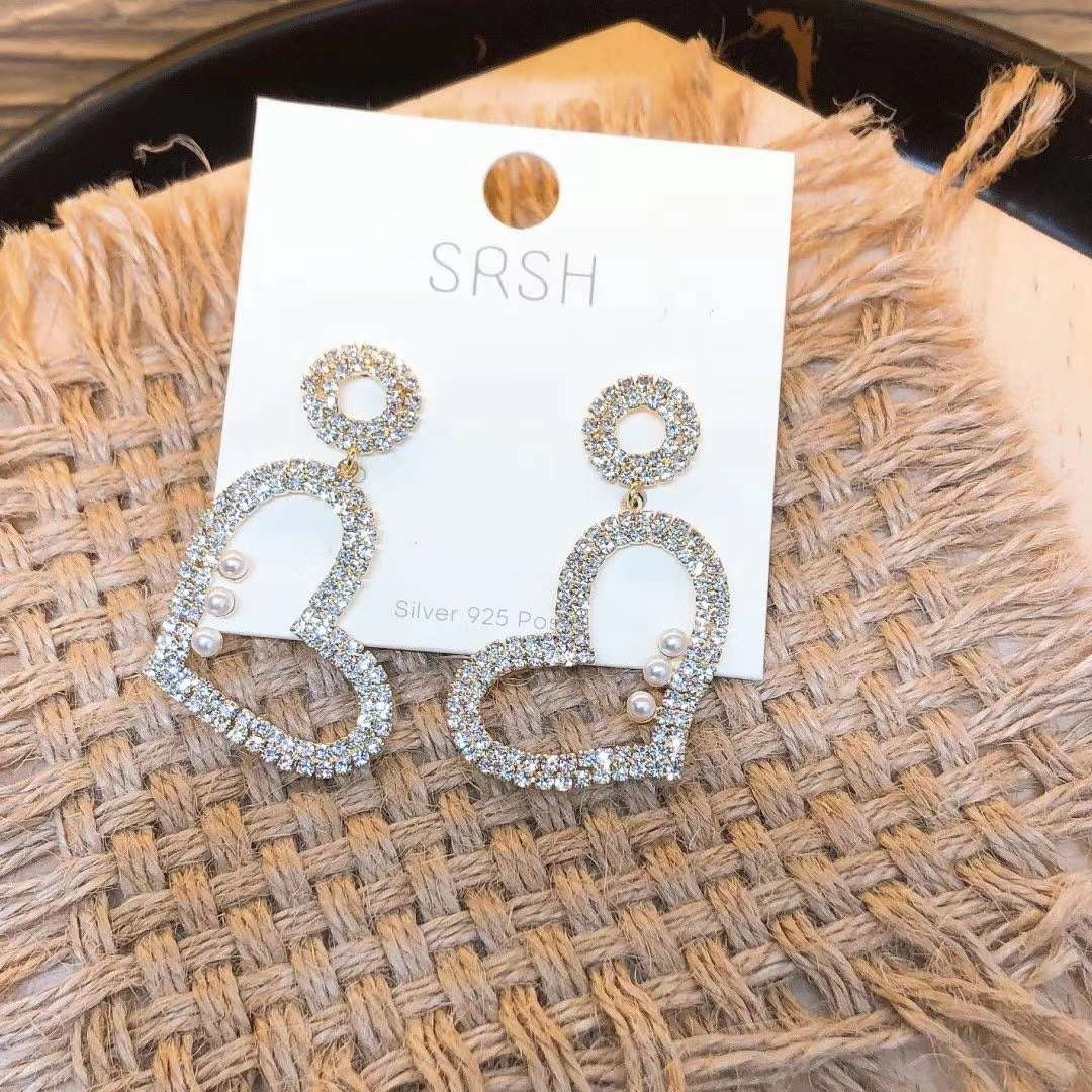 Niche design sense, heart-shaped Bean minimalist stud earrings, 2021 new trendy and simple women's small earrings and earrings Specification image