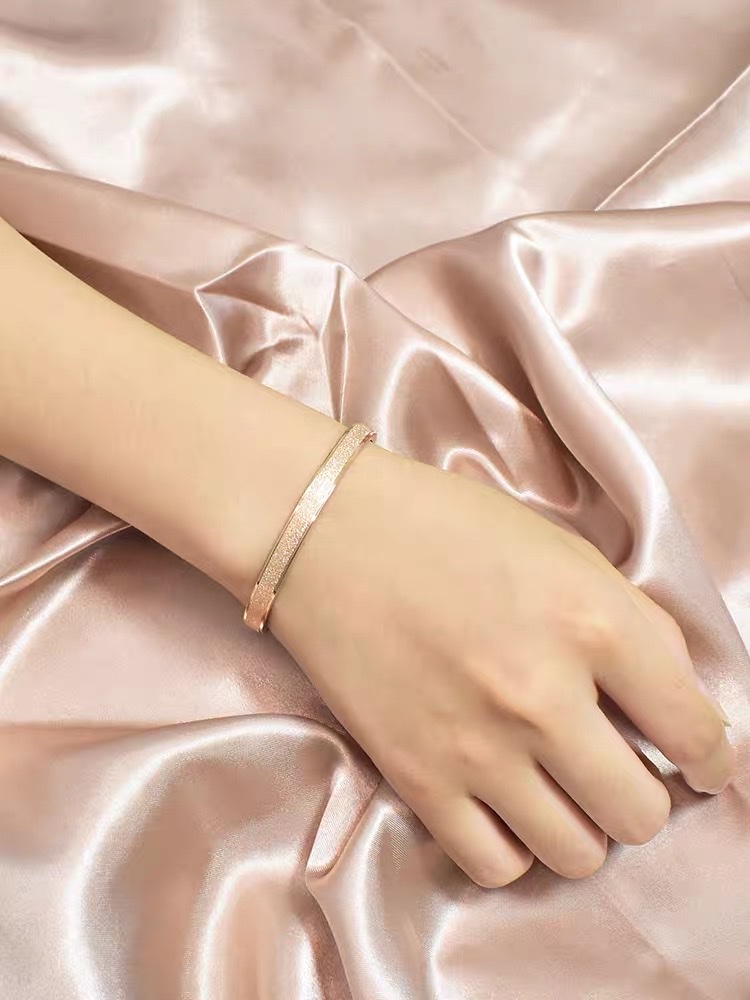 Korean version matte bracelet for women, 18k rose gold titanium steel bracelet, simple and versatile accessory detail image 3