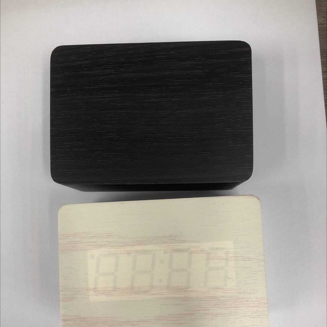 9013 small rectangular electronic clock, temperature and time alarm, manual and automatic brightness adjustment, multi-functional electronic clock details Picture