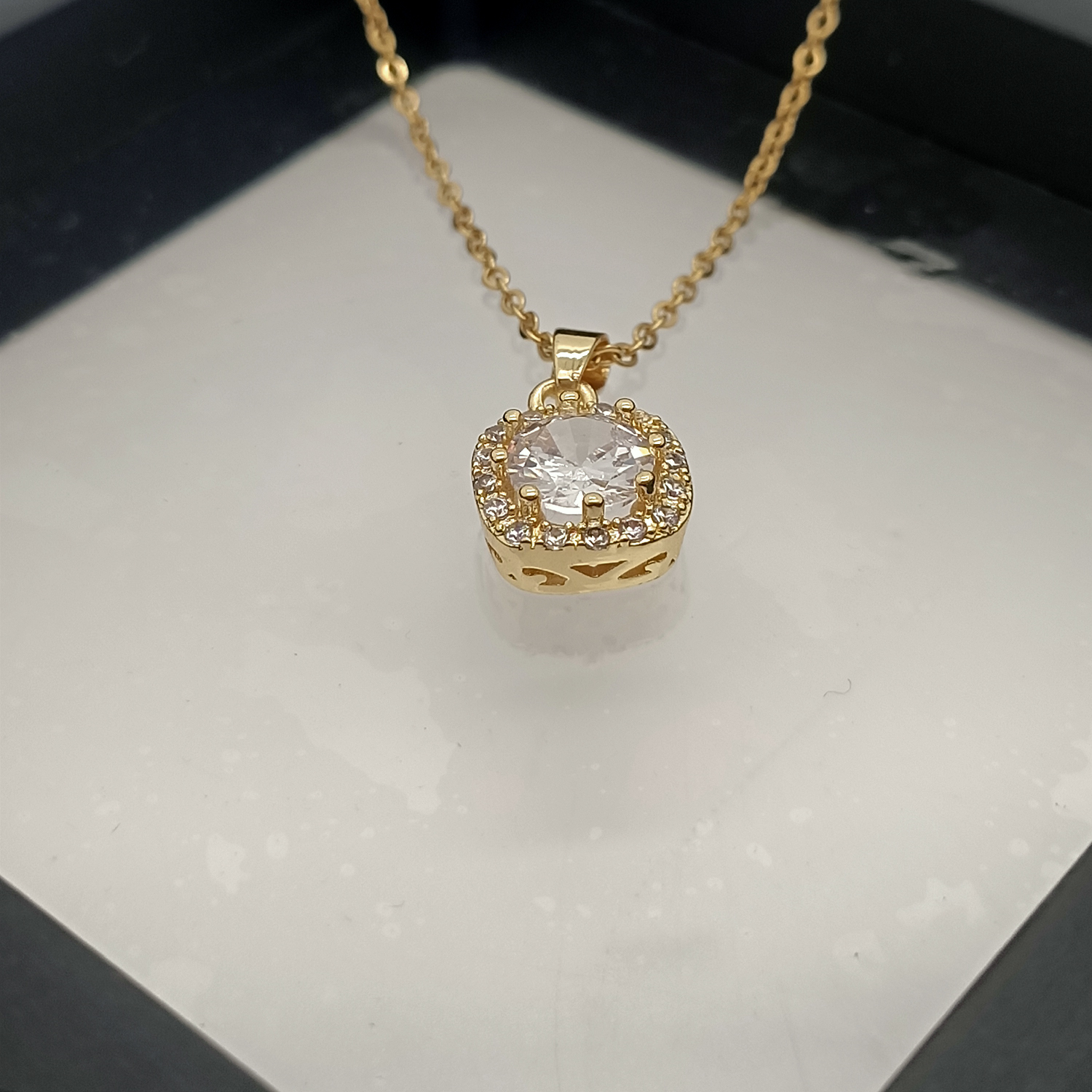 Sunflower seed buckle square zirconium necklace