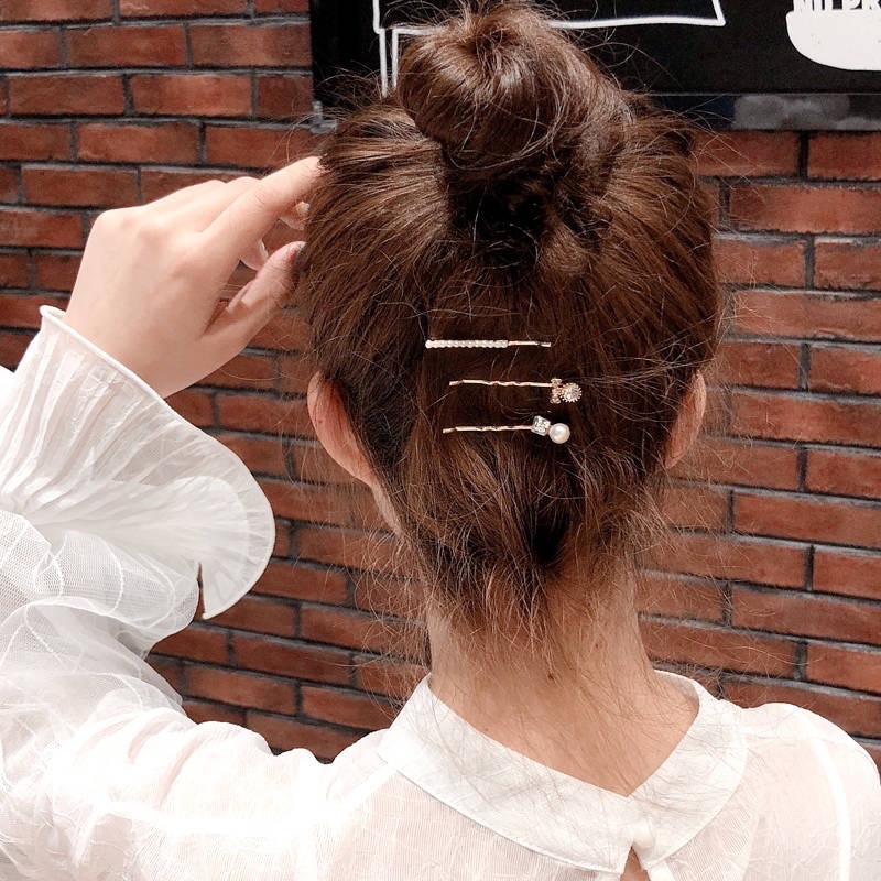 ins Korean metal hair clip set, simple one-piece hair clip accessory, popular hair clip side clip headwear Application Scenario