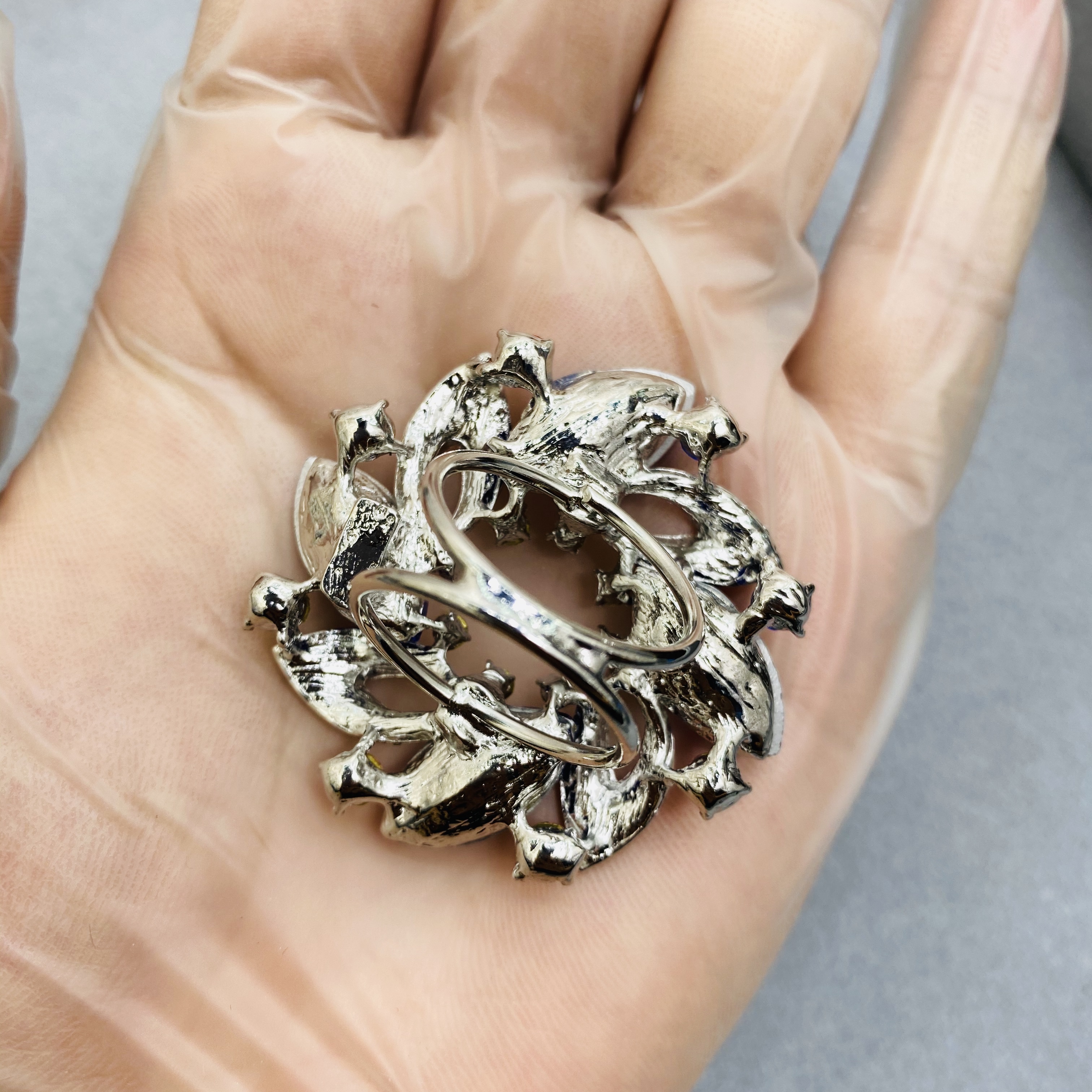 European and American retro crystal rhinestone alloy corsage, elegant brooch, high-end silk scarf clasp birthday gift Specification image