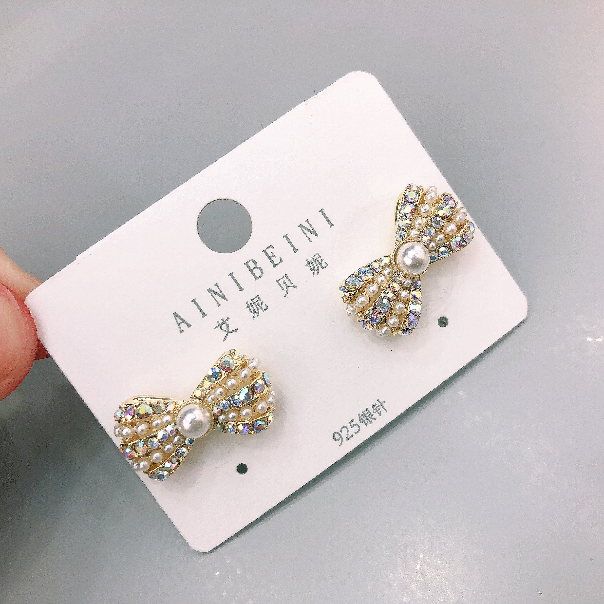 High-end bow stud earrings for women, retro and light luxury style, small earrings, 925 silver needle, internet-famous earrings Application Scenario
