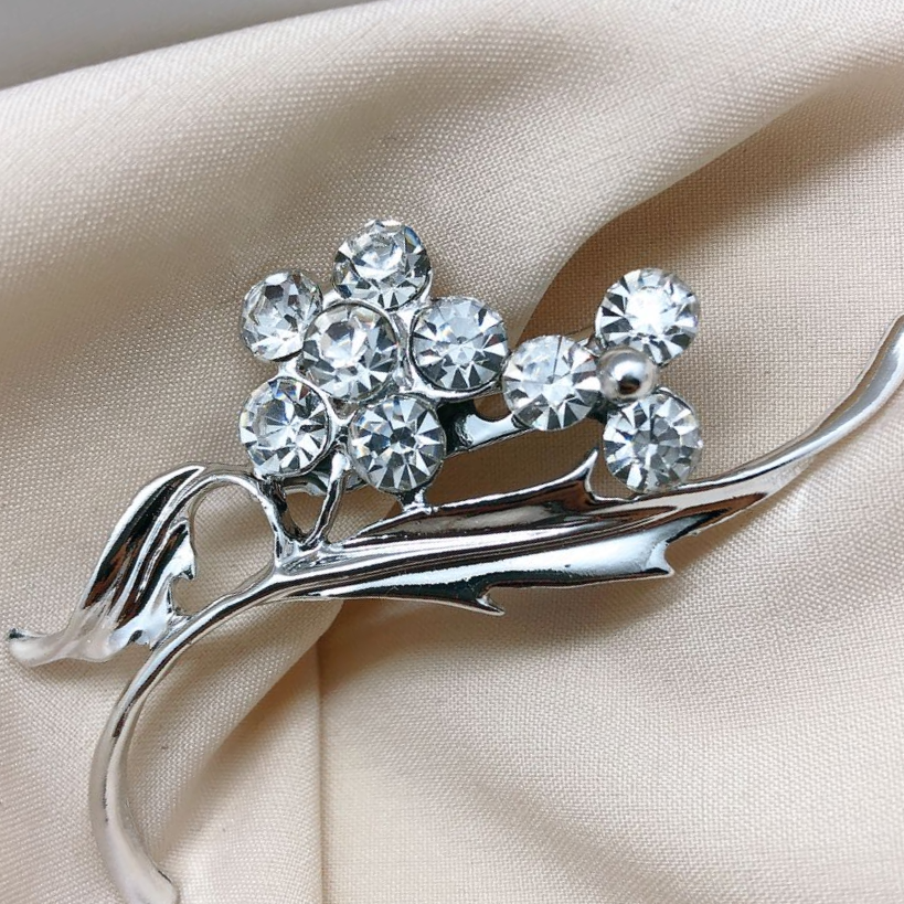 Temperament suit jacket brooch for women