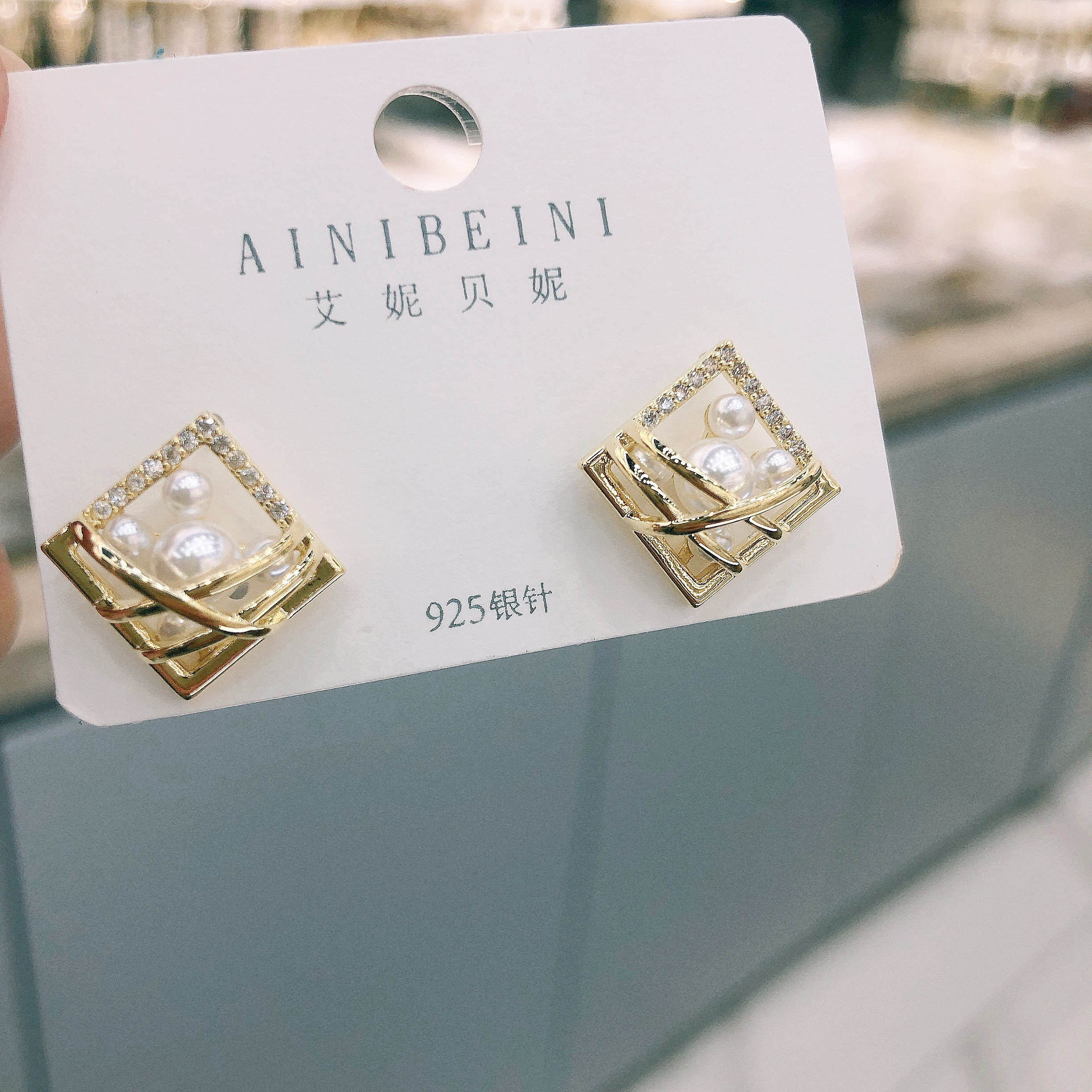 Korean diamond-shaped pearl hollowed-out earrings 2021 new style stud earrings simple, small and individual diamond-shaped trendy earrings for women Application Scenario