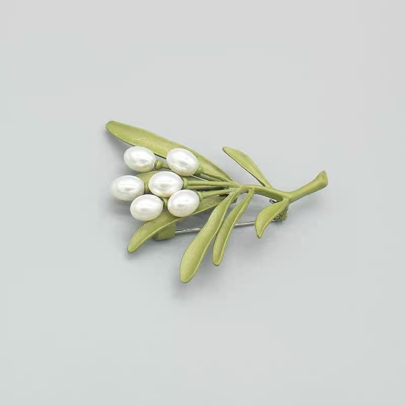 Natural solid green long-leaf plant pearl leaf brooch for women, Korean-style artistic Instagram style versatile collar pin Specification image