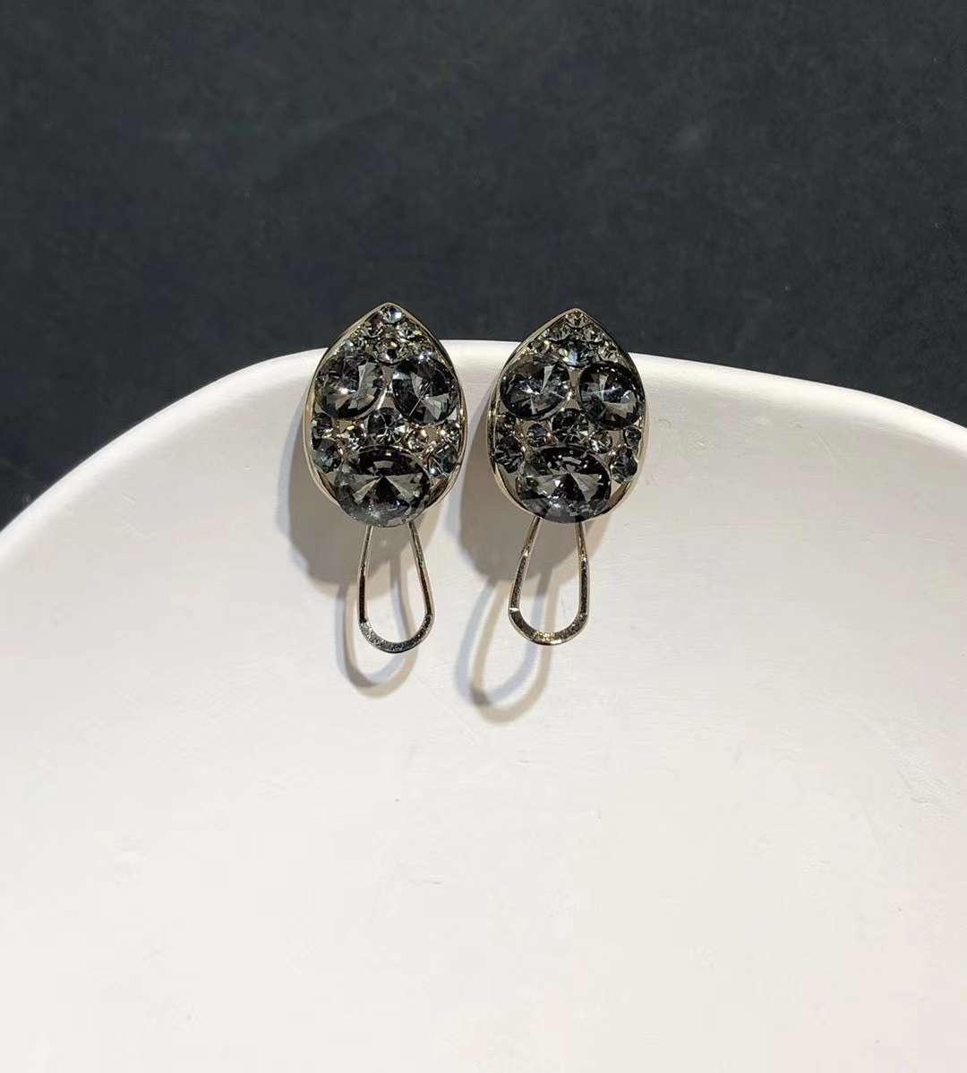 Retro French design style coffee gold earrings, high-end summer stud earrings for women, Korean-style high-end internet-famous earrings Specification image