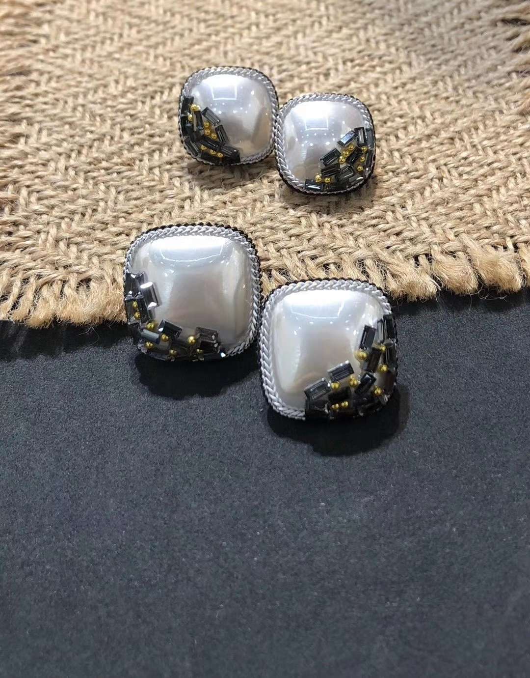 Retro French design style earrings, high-end summer stud earrings for women, elegant and sophisticated internet-famous earrings details Picture