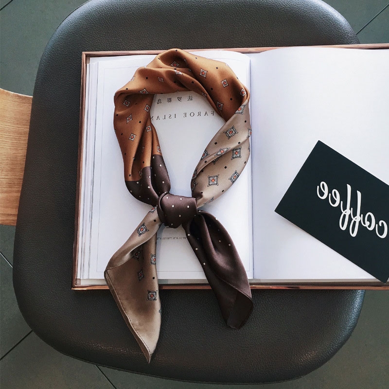Silk Scarf Retro Silk Scarf Small Square Lady Silk Scarf Spring Summer New Winter Fashion Trend Comfortable Explosion Korean Version Simple Retro Small Fresh Generous Ladies Scarf