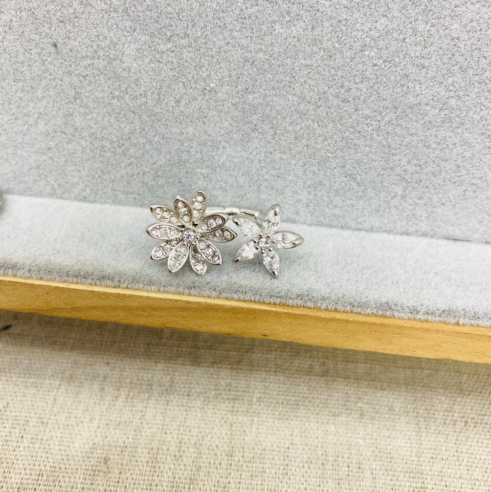 ins2021 雅尚爱薇小众设计师原创设计师网红chic戒指满钻轻奢甜美重工戒指女935