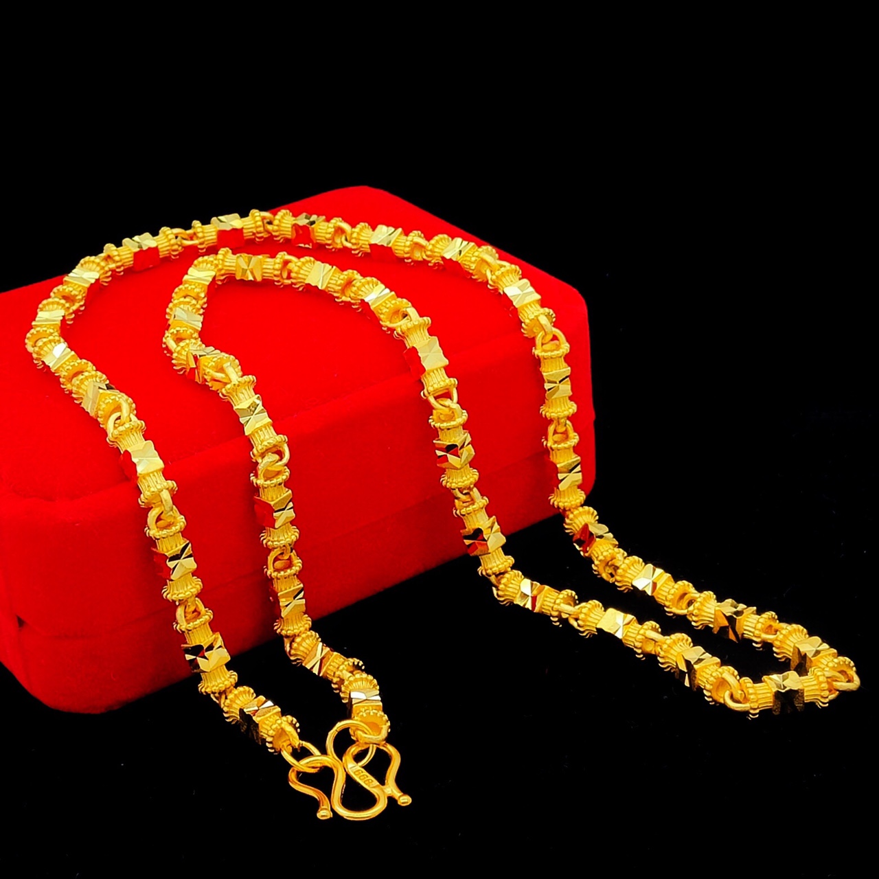 Men's necklace with cylinder flower,