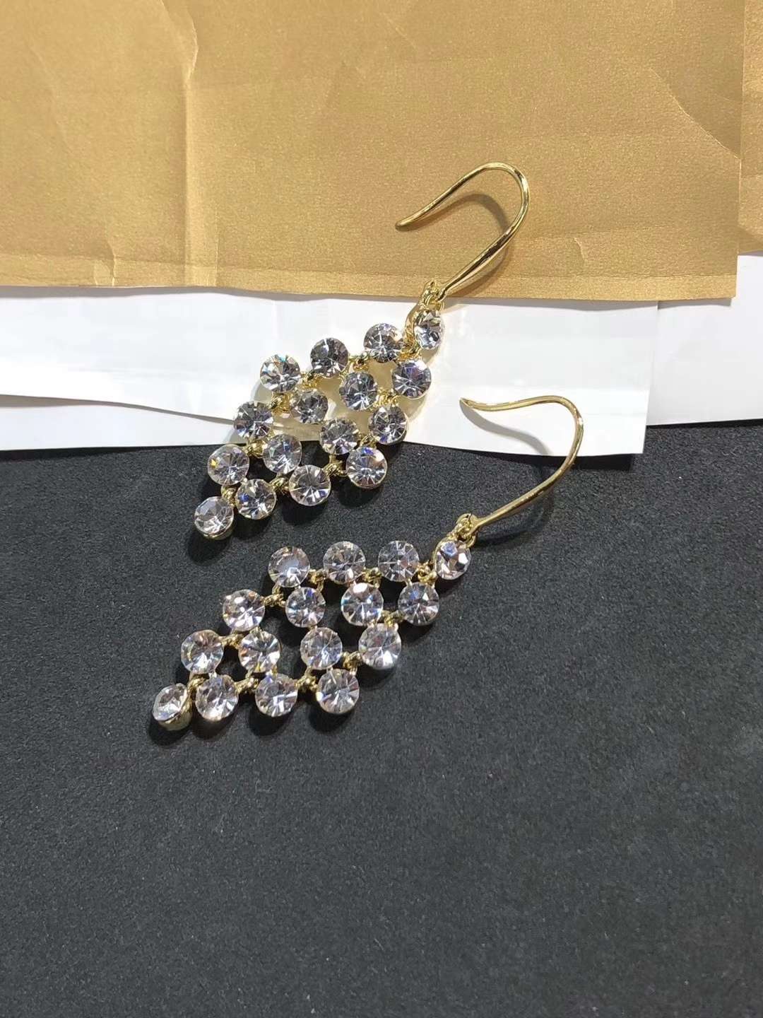 Retro French design earhook earrings, high-end summer stud earrings for women, Korean-style high-end internet-famous earrings details Picture