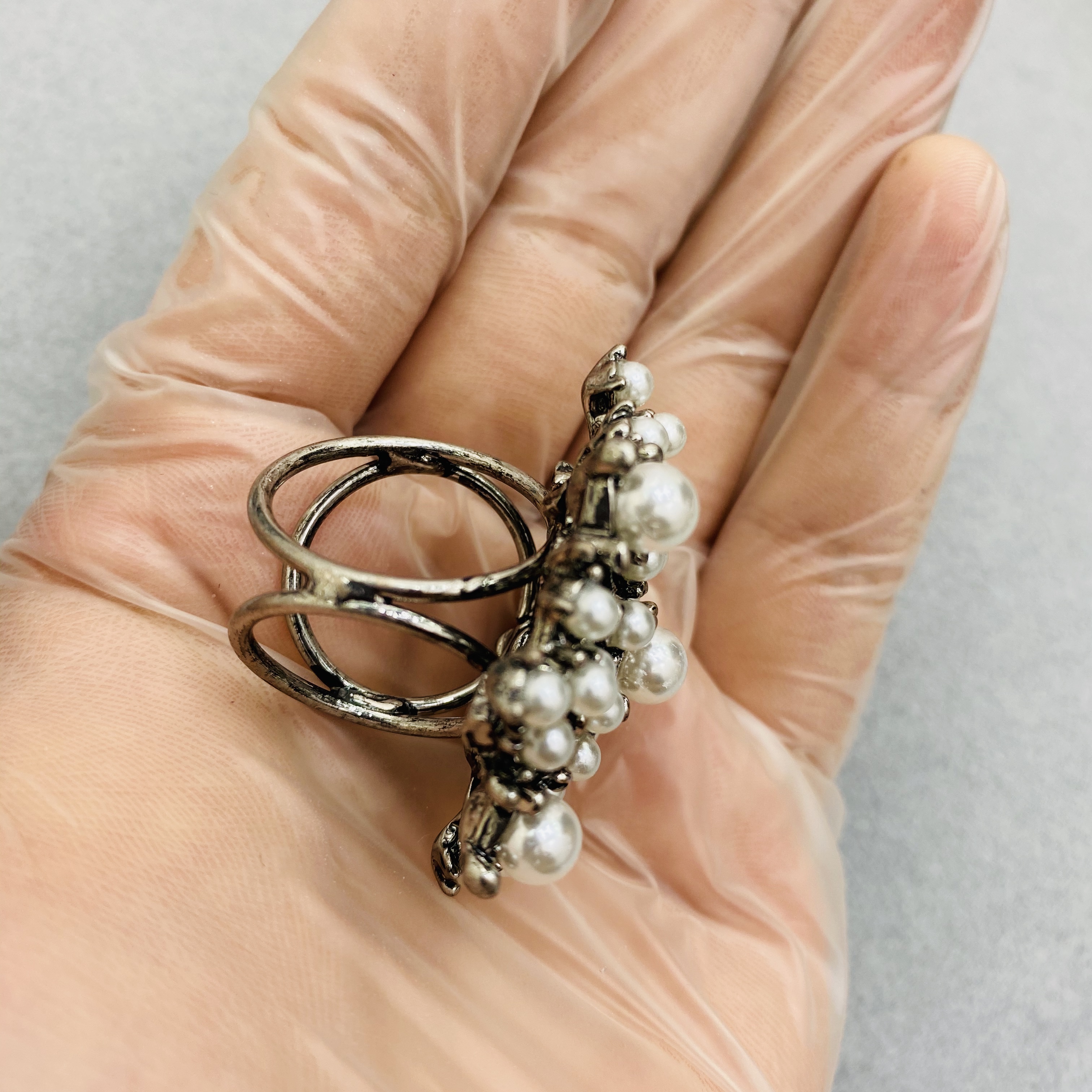 European and American retro pearl alloy corsage, elegant brooch, high-end silk scarf clasp birthday gift Specification image