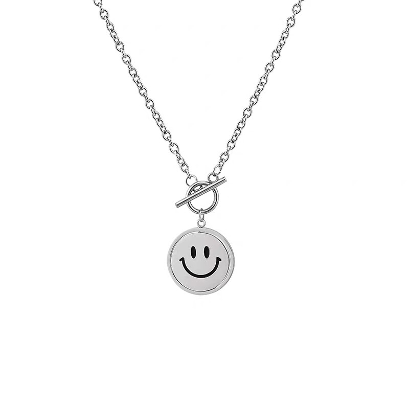 Titanium steel smiley face necklace, female hip-hop collarbone chain, trendy, simple and versatile hoodie, sweater chain accessory
