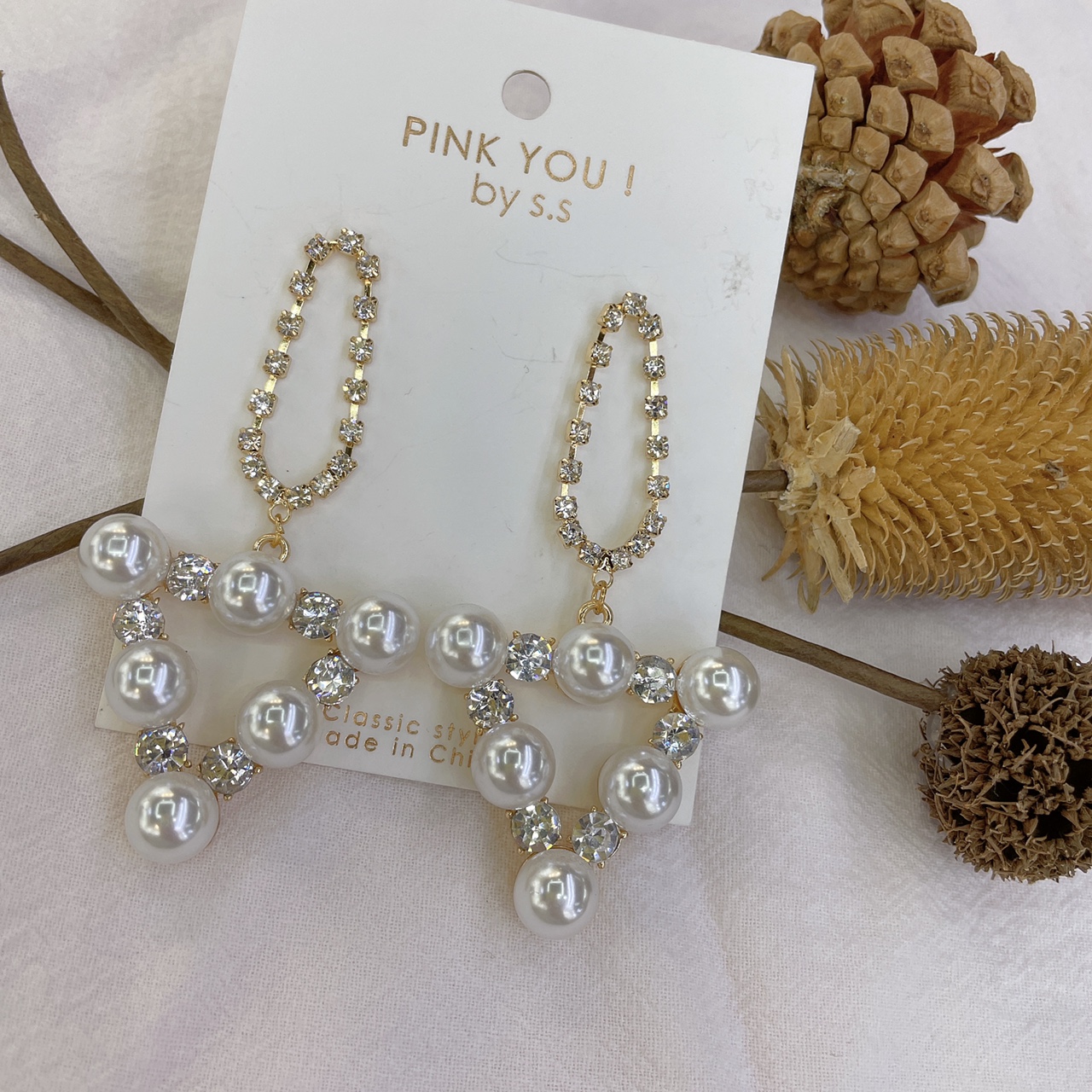 2021 new triangle pearl earrings Fashion niche design sense earrings earrings show small face thumbnail