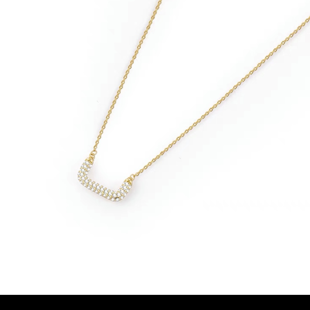 U-shaped necklace