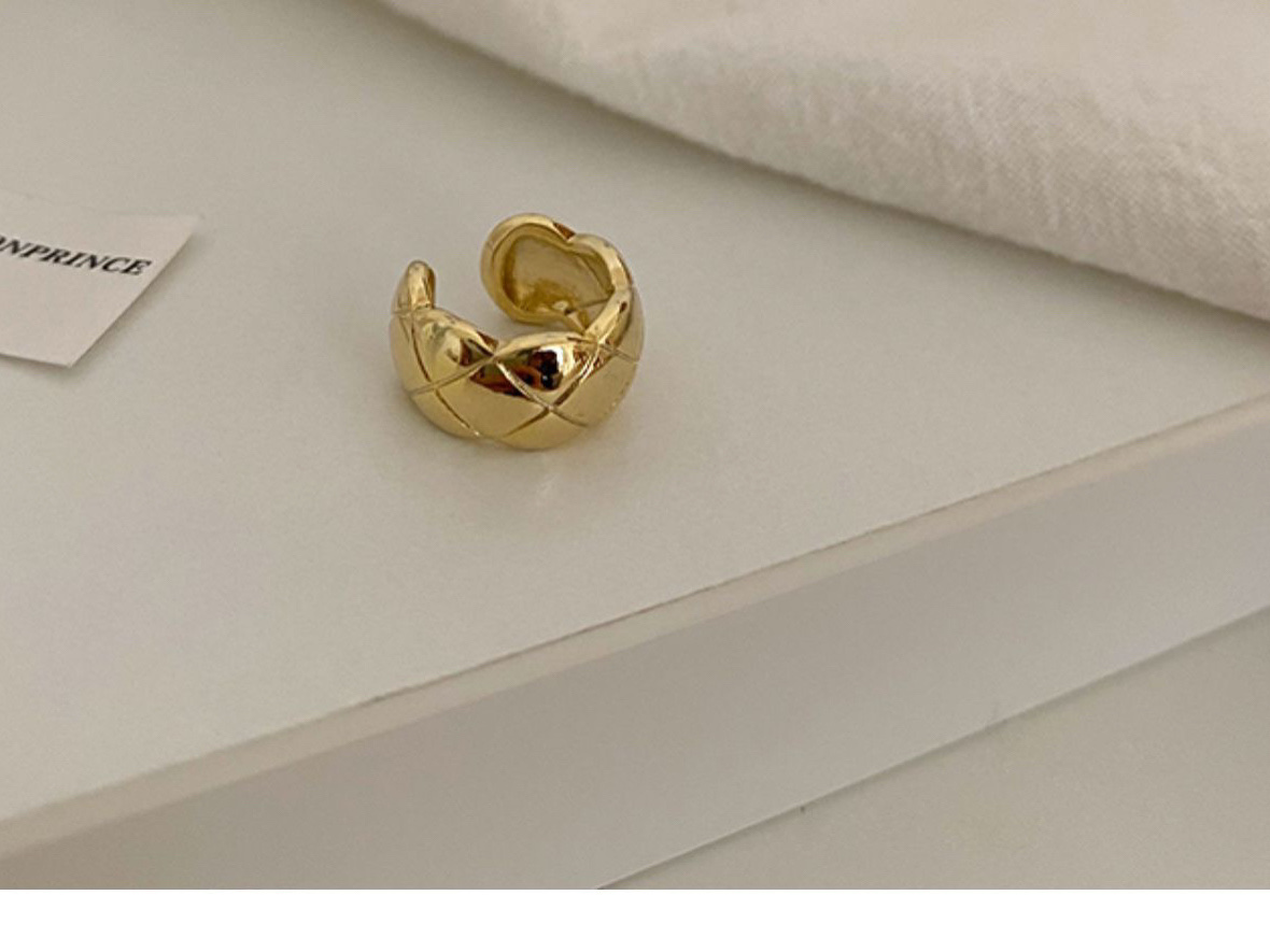 The French checkered cold style retro ear clips, without ear holes, exude a feminine charm and are simple and fashionable. The ear bone clips are ethereal and forest-like, extremely fairy-like detail image 4