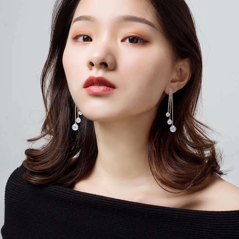 Cat's eye stone earrings, a trendy and stylish 2021 Korean fashion icon, are versatile long tassel earrings that can help slim the face detail image 2