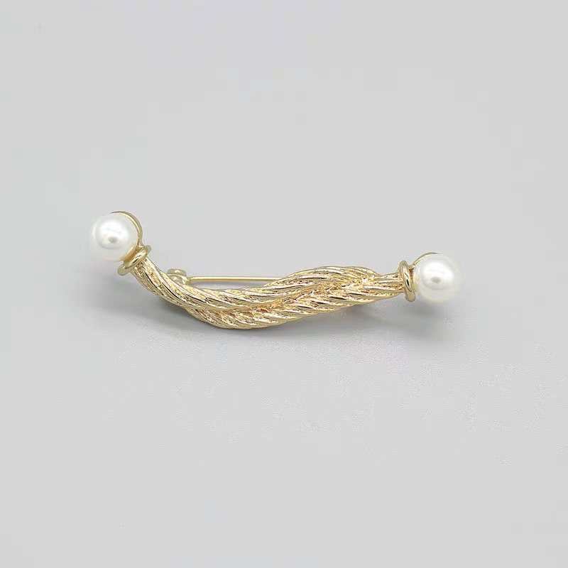 European antique twine pearl corsage retro atmosphere simple brooch