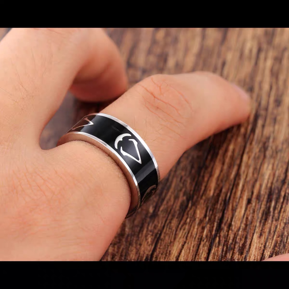 Korean-style trendy titanium steel ring, men's stainless steel armband, single tail ring details Picture