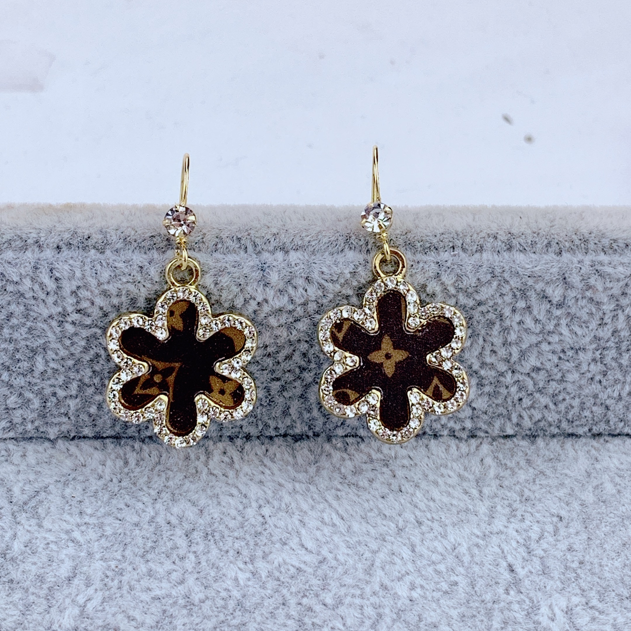 Flower earrings for women, summer, high-end, light luxury and ethereal ear hooks, 2021 new trendy earrings, elegant and niche earrings Item Picture