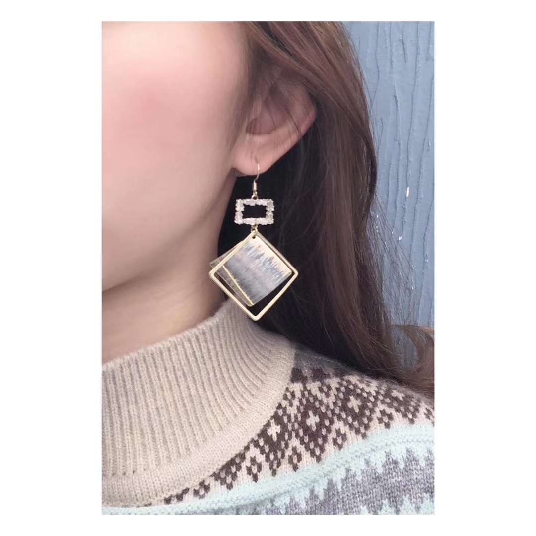 Retro French design style earrings, high-end summer stud earrings for women, Korean-style high-end internet-famous earrings Specification image