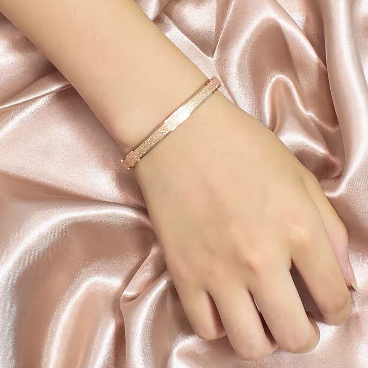 Korean version matte bracelet for women, 18k rose gold titanium steel bracelet, simple and versatile accessory