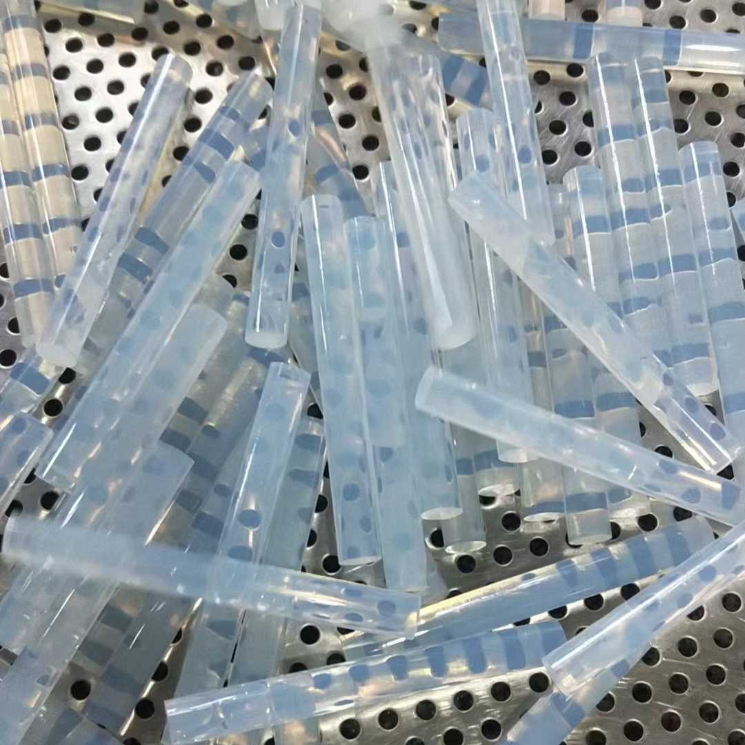 Clear glue stick