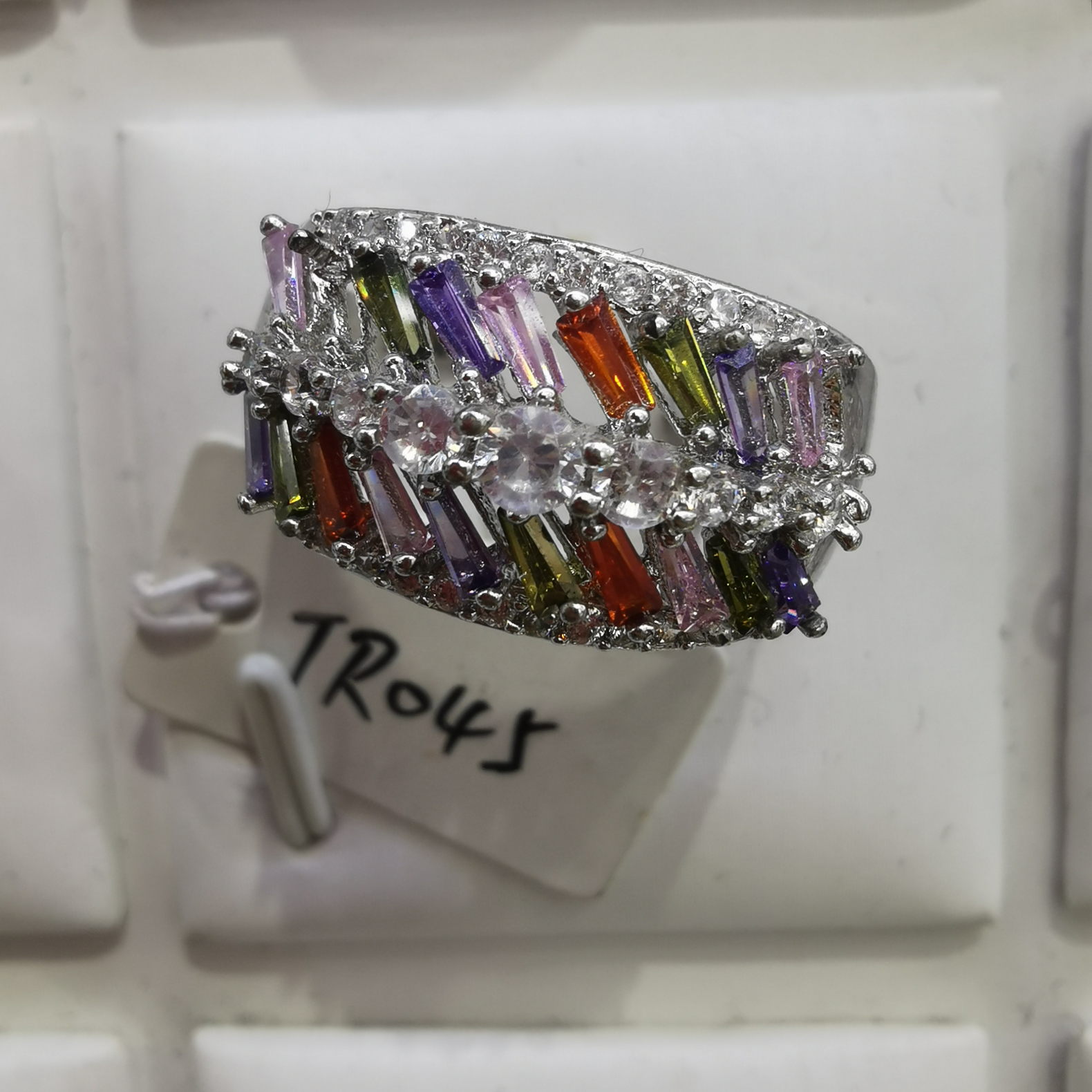 Opposite sex stone ring color