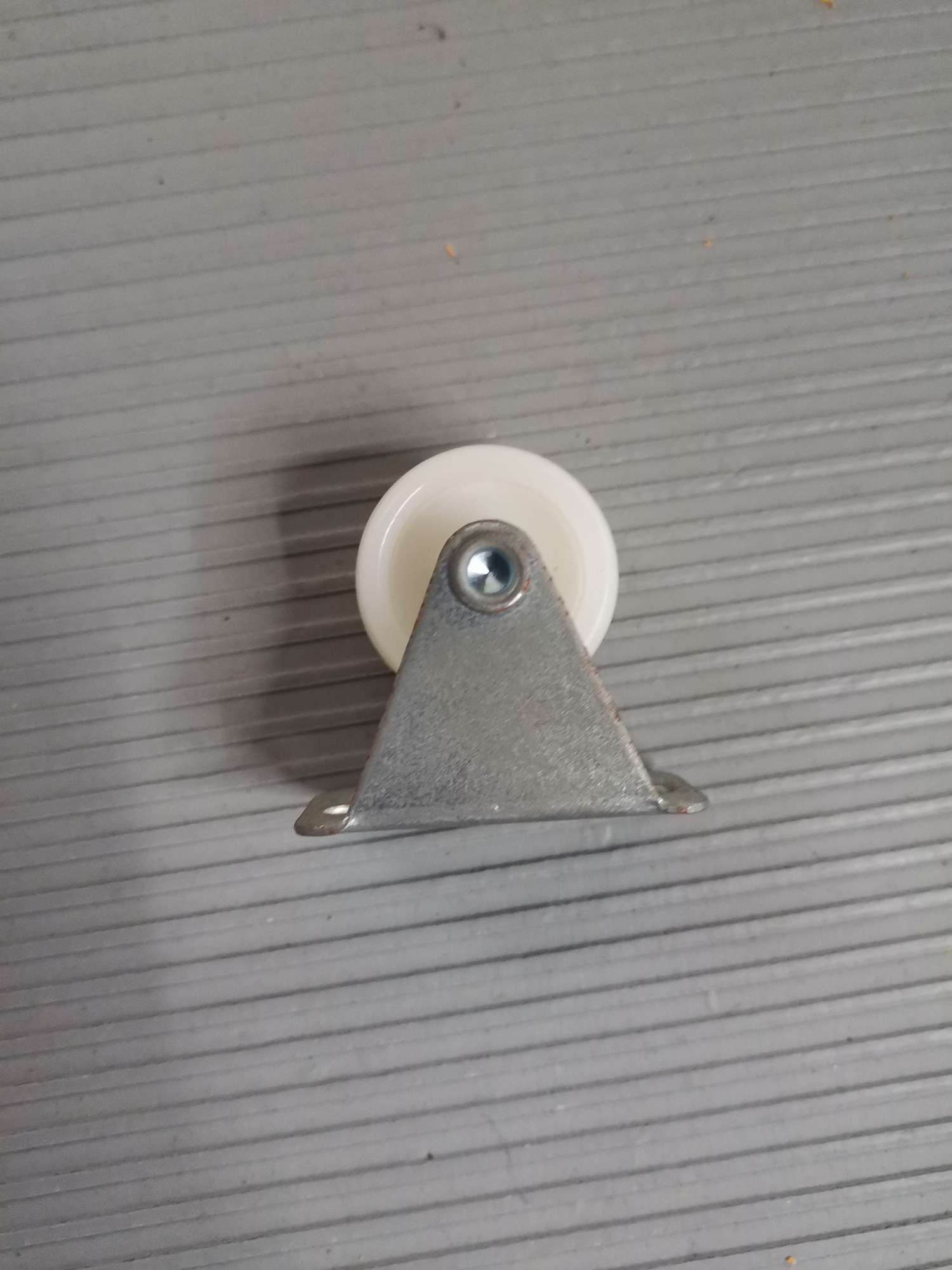1-inch white PP directional wheels Application Scenario