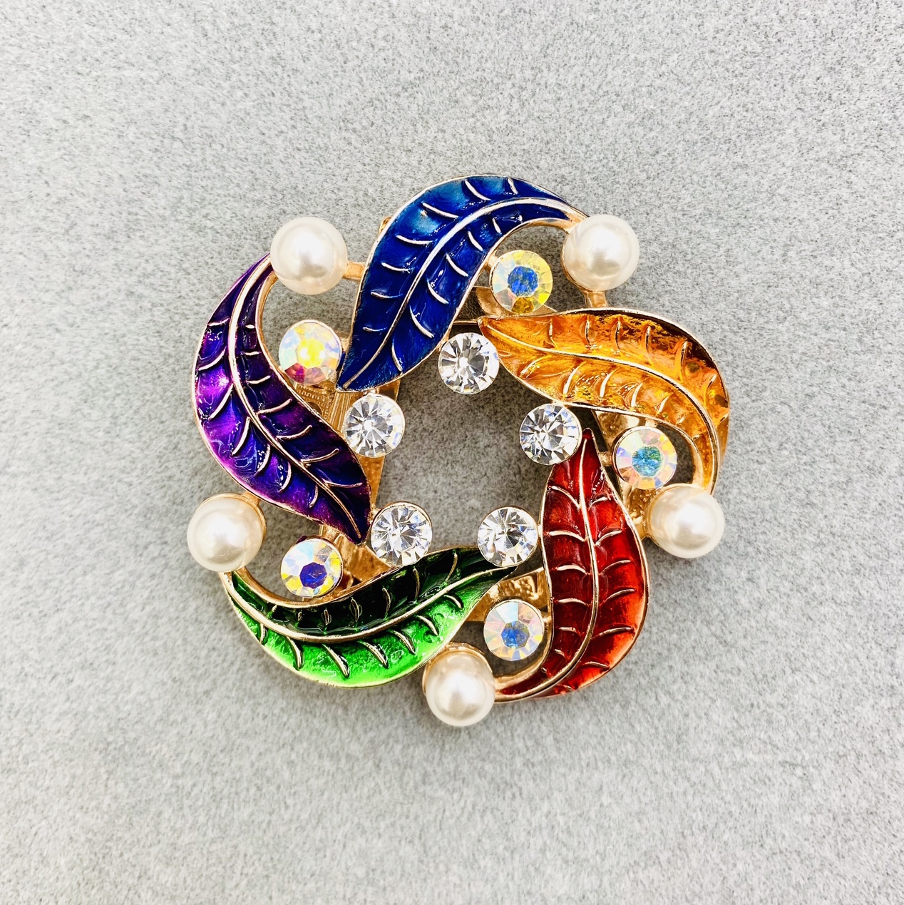 European and American retro water diamond pearl leaf corsage, elegant brooch, high-end silk scarf clasp birthday gift
