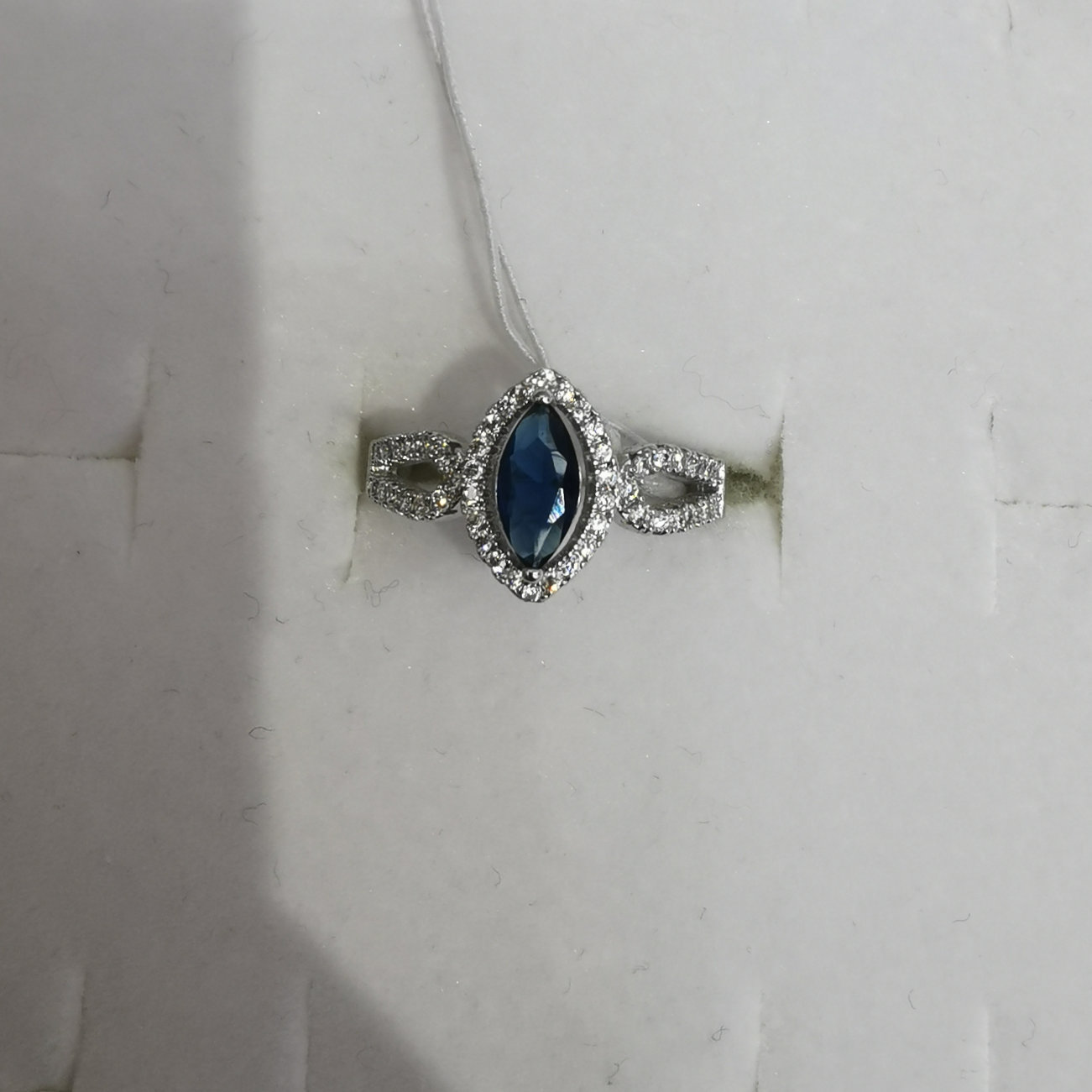 Ring horse eye glass