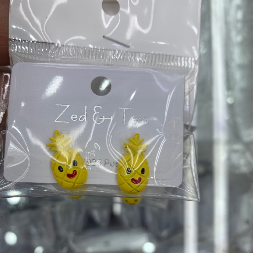 Silver needle pineapple stud earrings, popular stud earrings, cartoon fruit series, new European fashion stud accessories, popular accessories details Picture